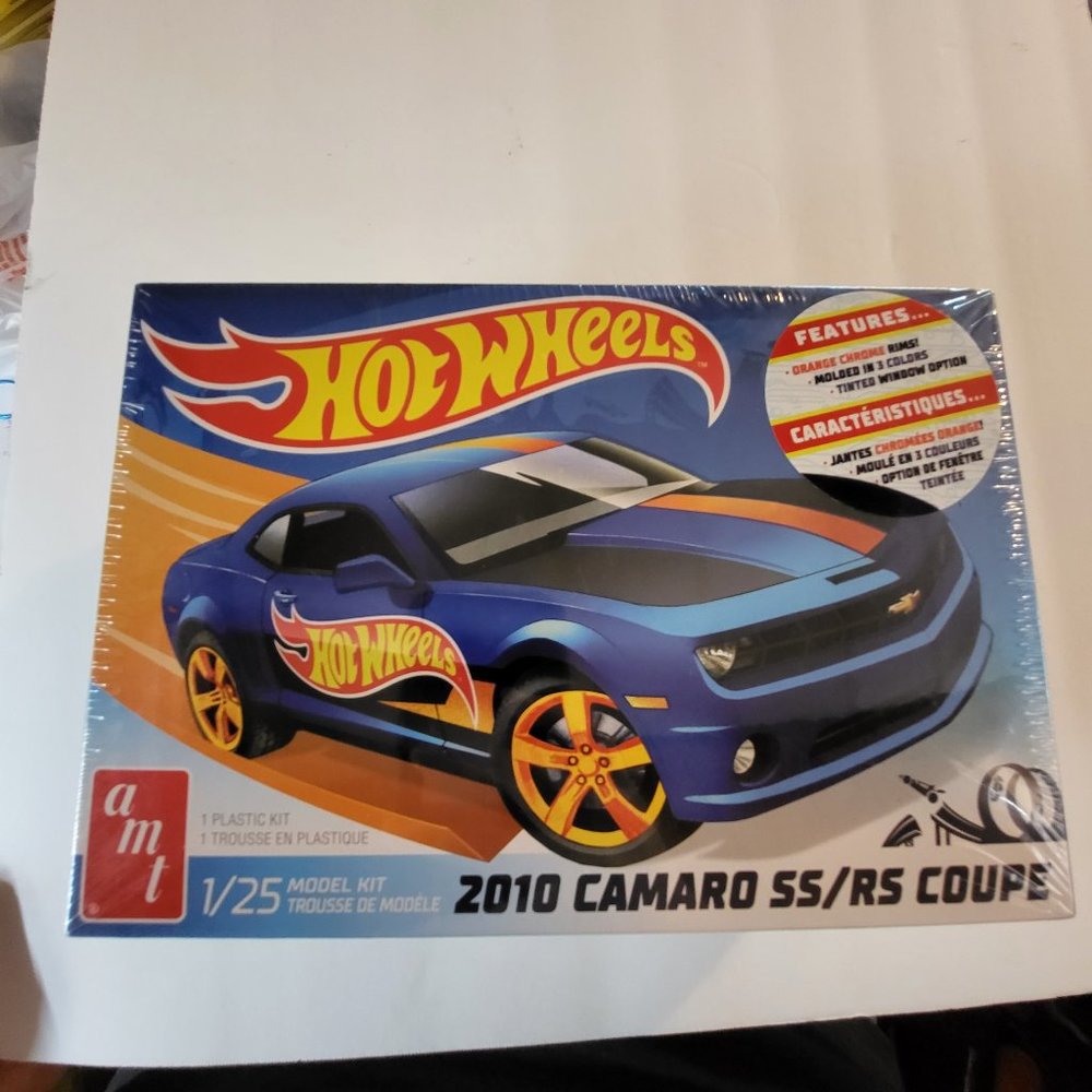 New AMT 1/25 2010 Chevy Camaro Hot Wheels AMT1255M Plastics Car | Factory Sealed